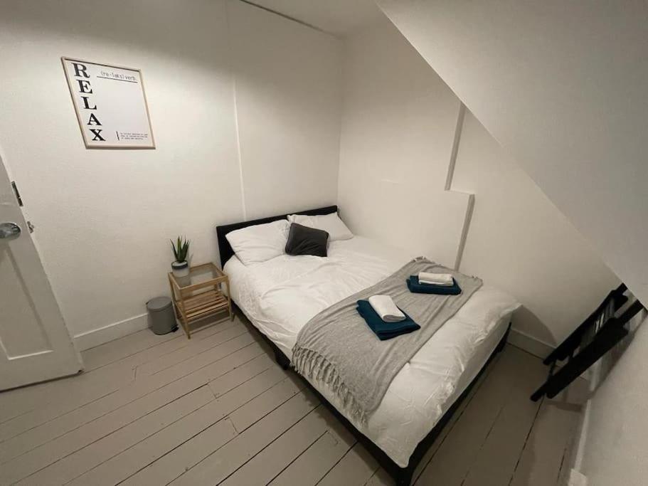 Beautiful 2 Bedroom On Tower Bridge Londra Esterno foto