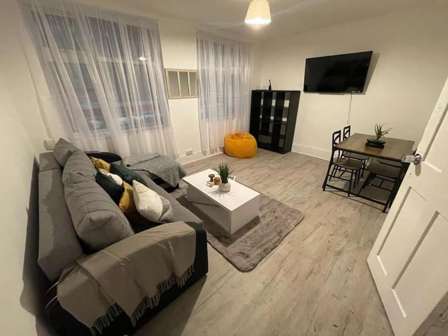 Beautiful 2 Bedroom On Tower Bridge Londra Esterno foto
