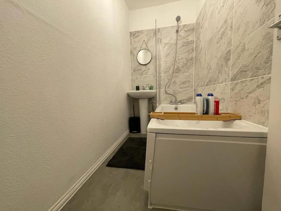 Beautiful 2 Bedroom On Tower Bridge Londra Esterno foto