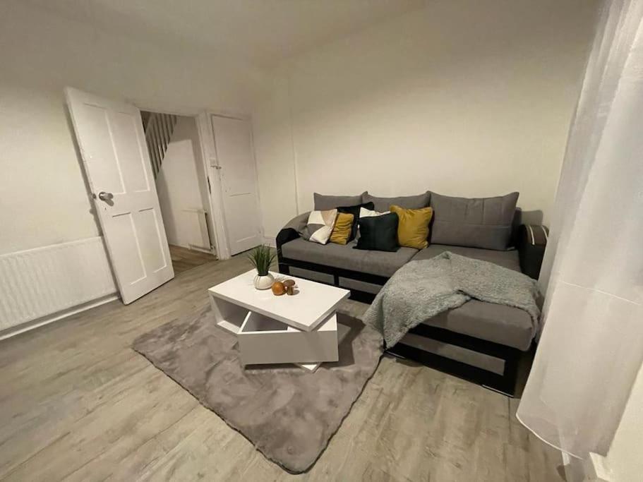 Beautiful 2 Bedroom On Tower Bridge Londra Esterno foto