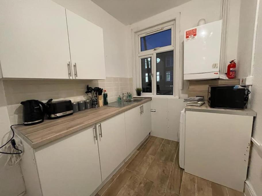 Beautiful 2 Bedroom On Tower Bridge Londra Esterno foto