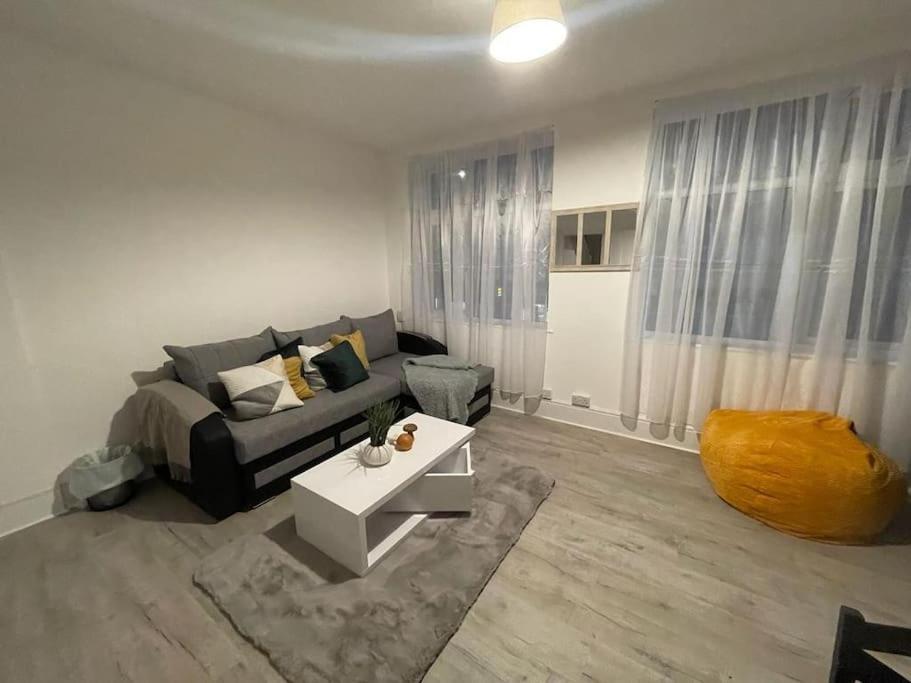 Beautiful 2 Bedroom On Tower Bridge Londra Esterno foto