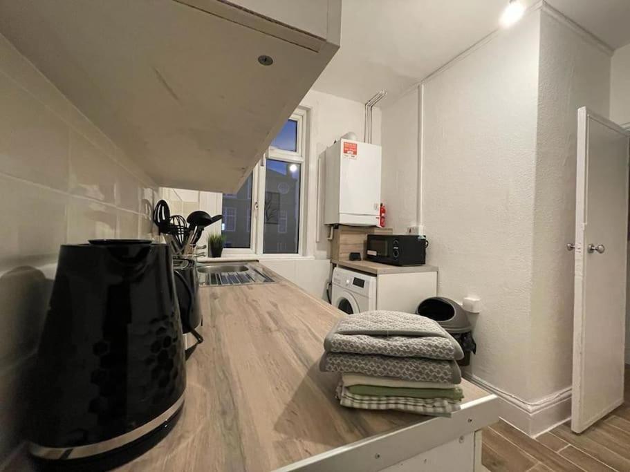Beautiful 2 Bedroom On Tower Bridge Londra Esterno foto