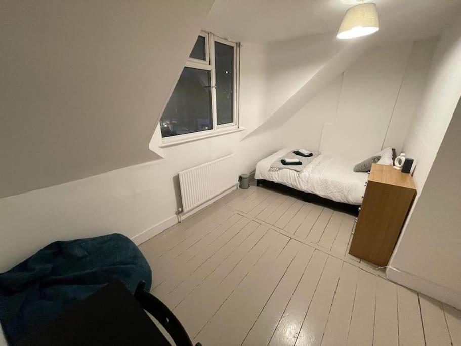 Beautiful 2 Bedroom On Tower Bridge Londra Esterno foto