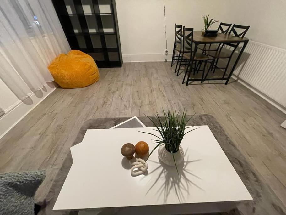 Beautiful 2 Bedroom On Tower Bridge Londra Esterno foto