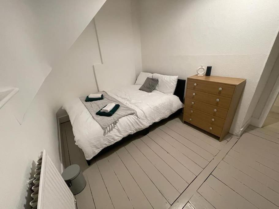 Beautiful 2 Bedroom On Tower Bridge Londra Esterno foto