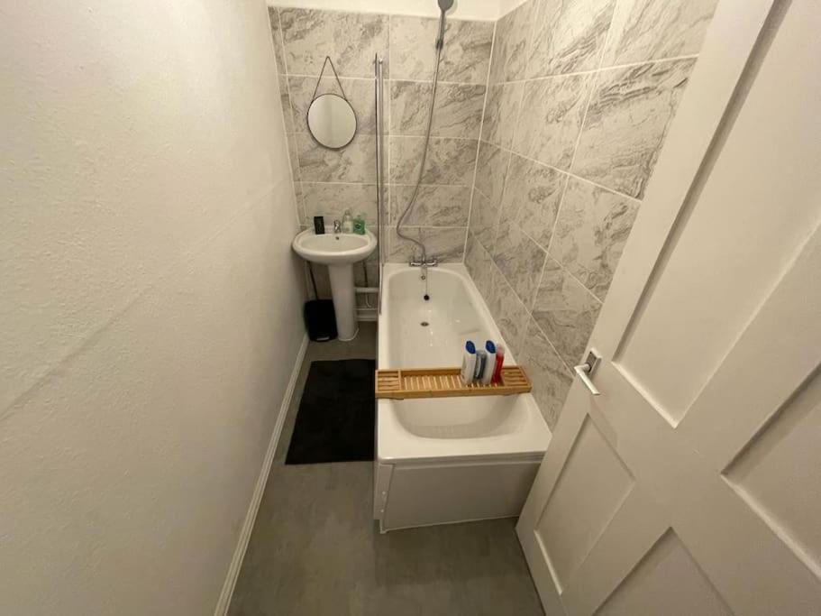 Beautiful 2 Bedroom On Tower Bridge Londra Esterno foto